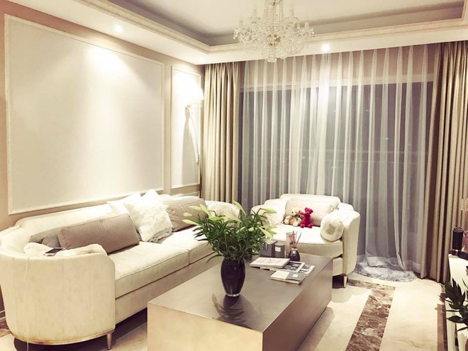Ngắm căn hộ góc nào cũng lãng mạn và ngọt ngào với hoa tươi của hoa hậu Phạm Hương - Ảnh 2. Ngắm căn hộ góc nào cũng lãng mạn và ngọt ngào với hoa tươi của hoa hậu Phạm Hương - Ảnh 2.