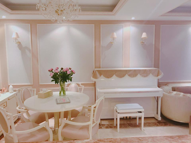 Ngắm căn hộ góc nào cũng lãng mạn và ngọt ngào với hoa tươi của hoa hậu Phạm Hương - Ảnh 3. Ngắm căn hộ góc nào cũng lãng mạn và ngọt ngào với hoa tươi của hoa hậu Phạm Hương - Ảnh 3.